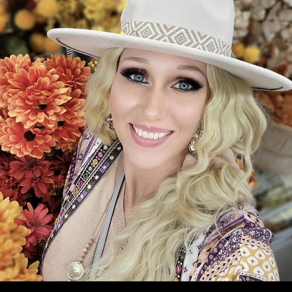 Outre Ria Wig - Picture 11 of 16